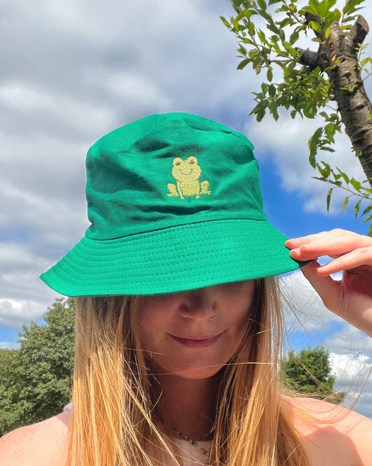 Unisex Green Frog Embroidered Bucket Hat