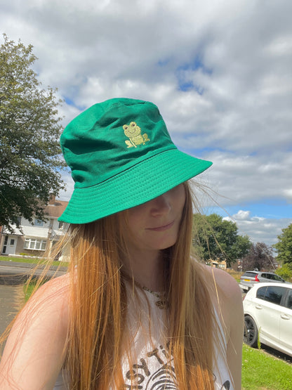 Unisex Green Frog Embroidered Bucket Hat